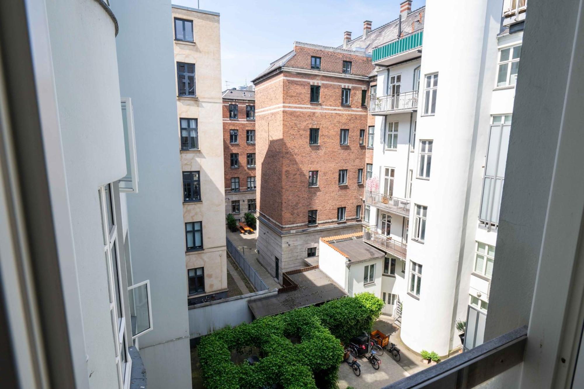 Large In By Tivoli Gardens Appartement