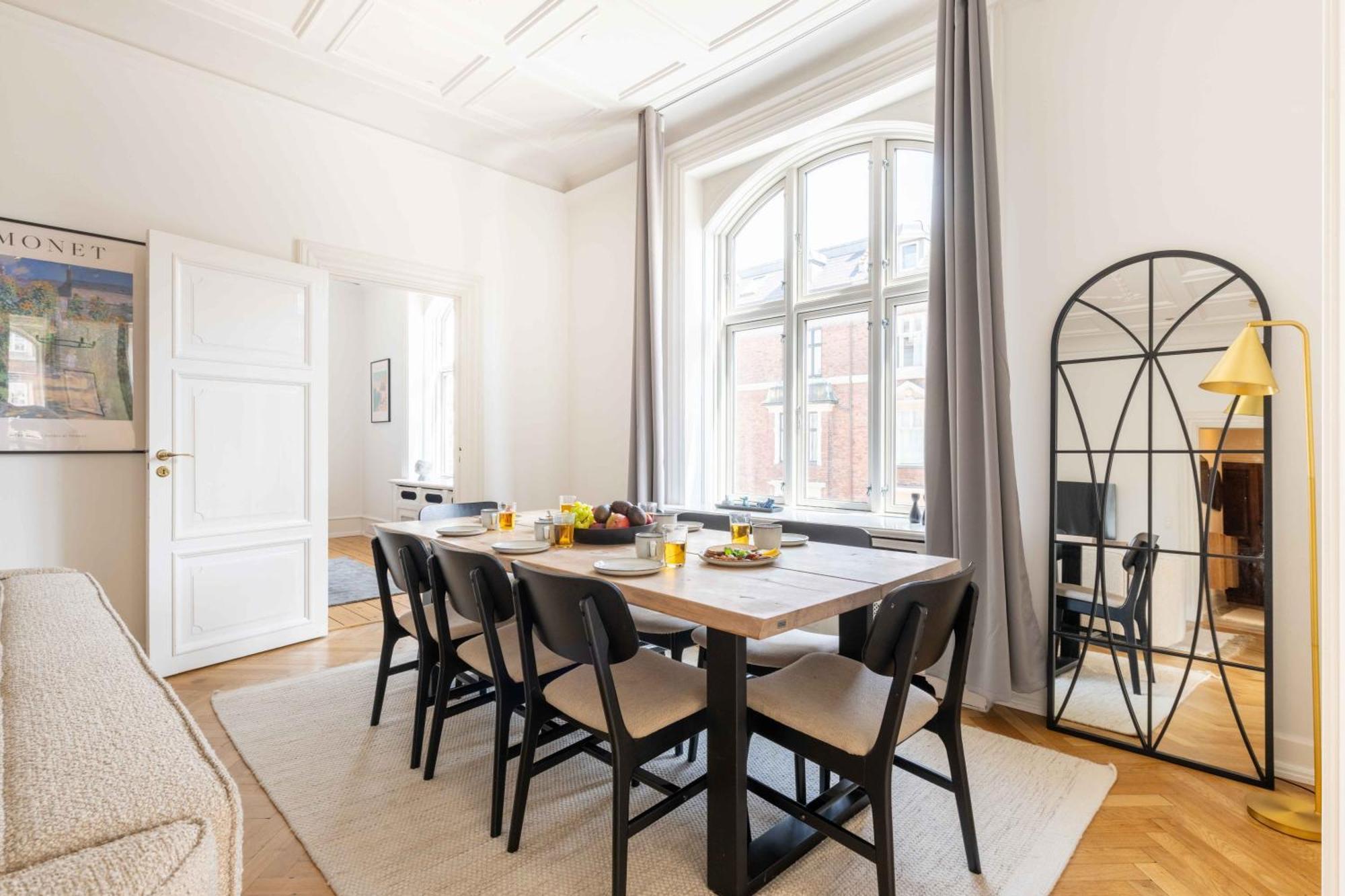 Large In By Tivoli Gardens Appartement